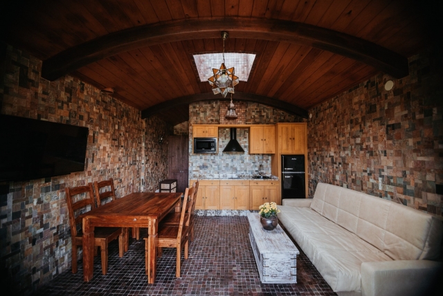  Küche und Esszimmer 