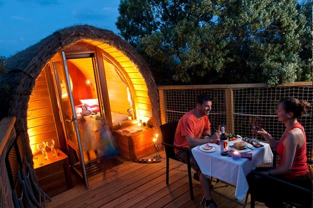 Cenando en la terraza