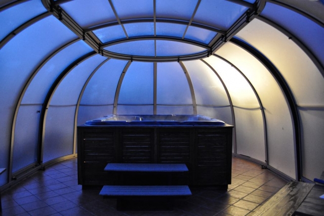  Le jacuzzi du complexe 