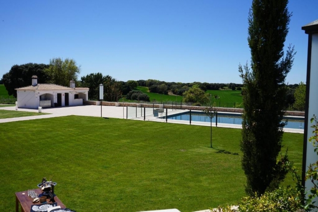  Jardim e piscina do resort 