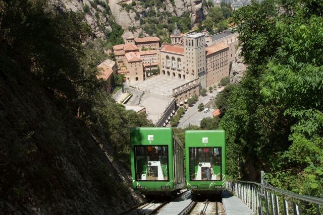 Tren a Montserrat desde Barcelona + Cremallera, 5h