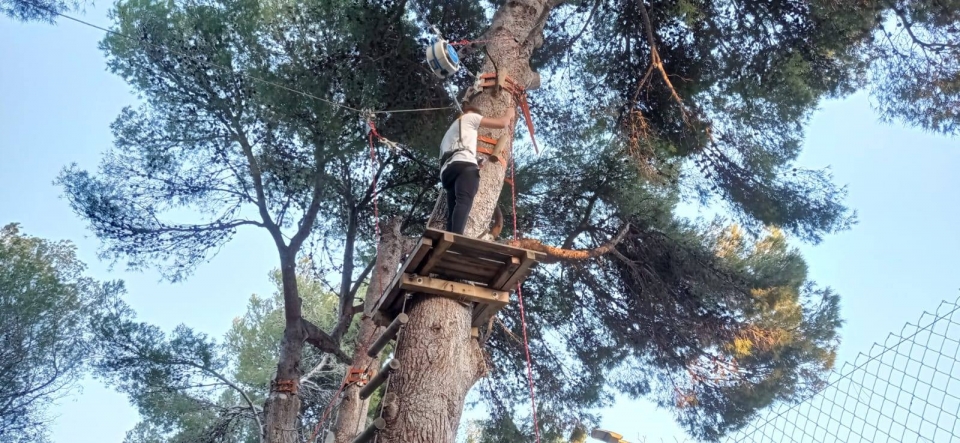 Deslize pelas tirolesas em Calafell 