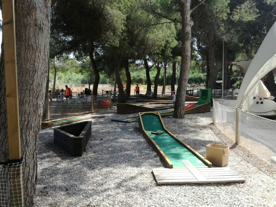  Campo de minigolfe 