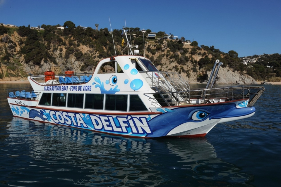  Tour along Costa Delfín