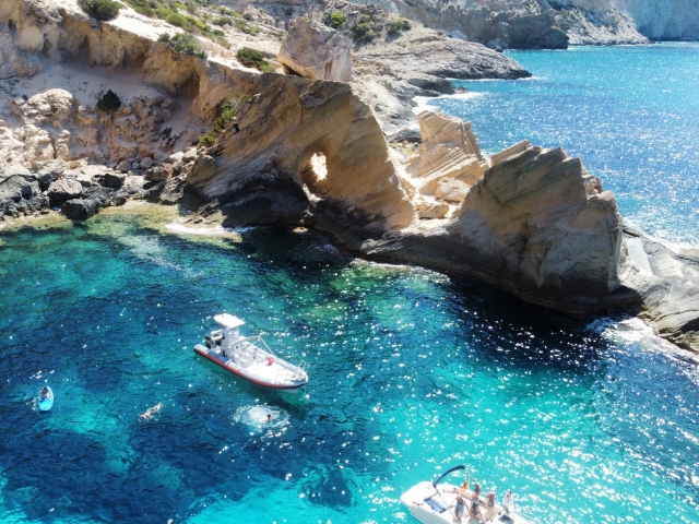  Route en bateau à travers les criques d'Ibiza 