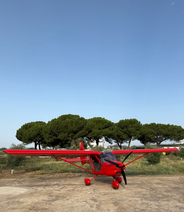 Avioneta lista para despegar en Bailén