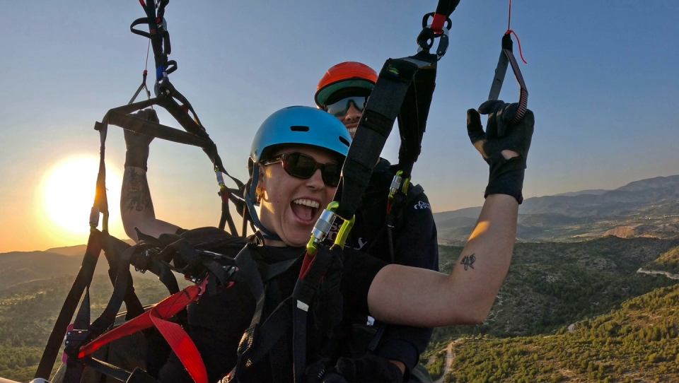  Aprecie as vistas de Valência durante um voo de parapente 
