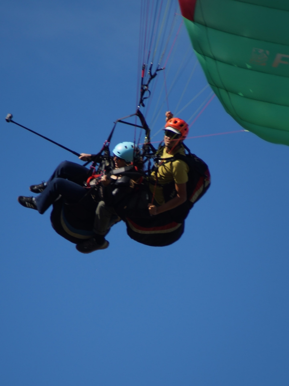  飞越 Villar del Arzobispo 的天空 