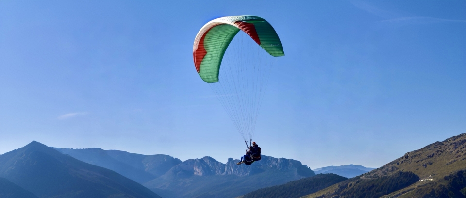  滑翔伞游览瓦伦西亚山脉 