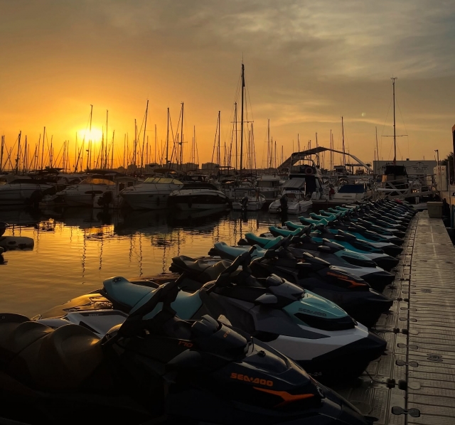  Jetskis biplaces prêts pour l'aventure