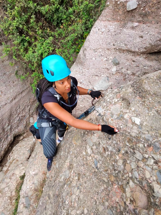 Ascendiendo por la roca