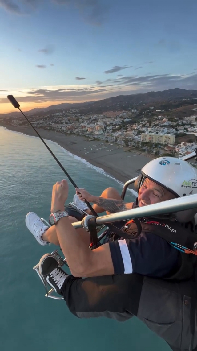Vuelo en paramotor sobrevolando el mediterráneo