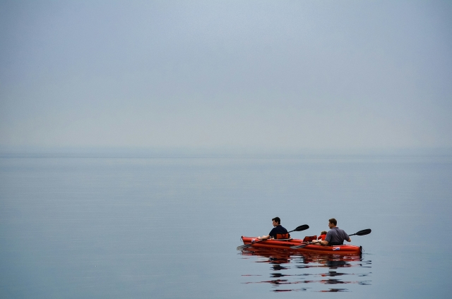  Drive a kayak along the beaches of Barcelona with a friend