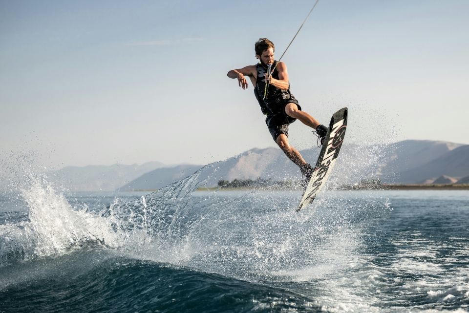  Practice wakeboarding on the coast of Garraf 