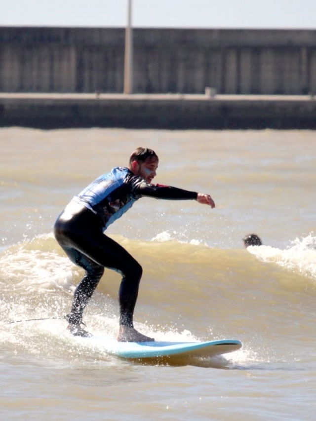 Controla el equilibrio practicando surf