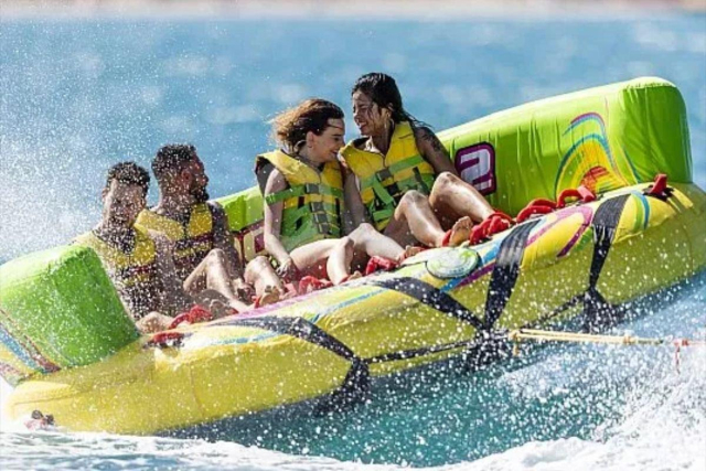  Crazy Sofa devant la plage 