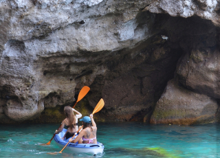 Rota dupla de caiaque + snorkel saindo de Playa La Caleta 90'