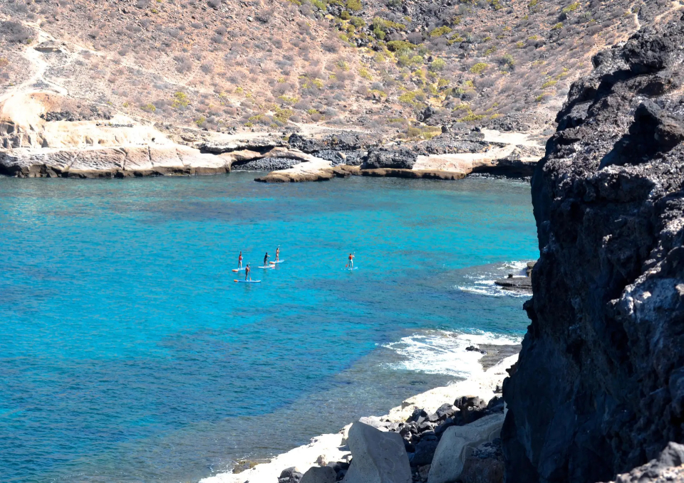 Découvrez la côte d'Adeja lors d'un itinéraire SUP 