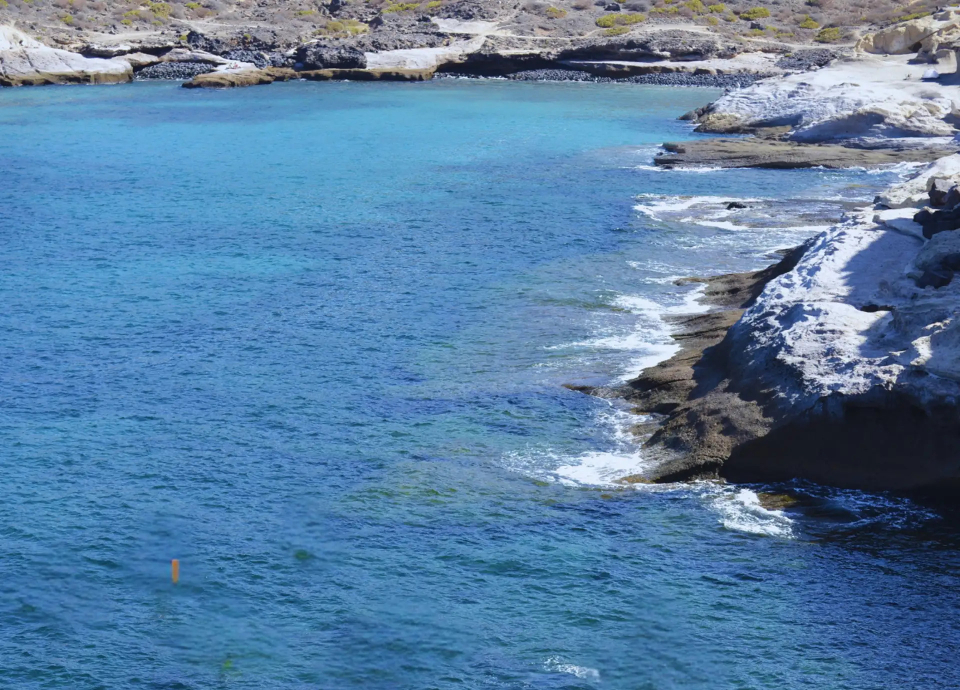 Conoce la costa de Adeje a bordo de un kayak