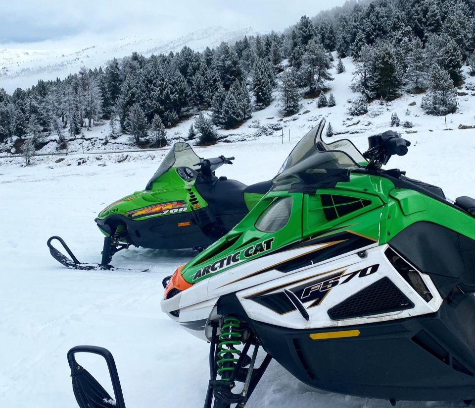 Motos Arctic Cat en la nieve de Grandvalira