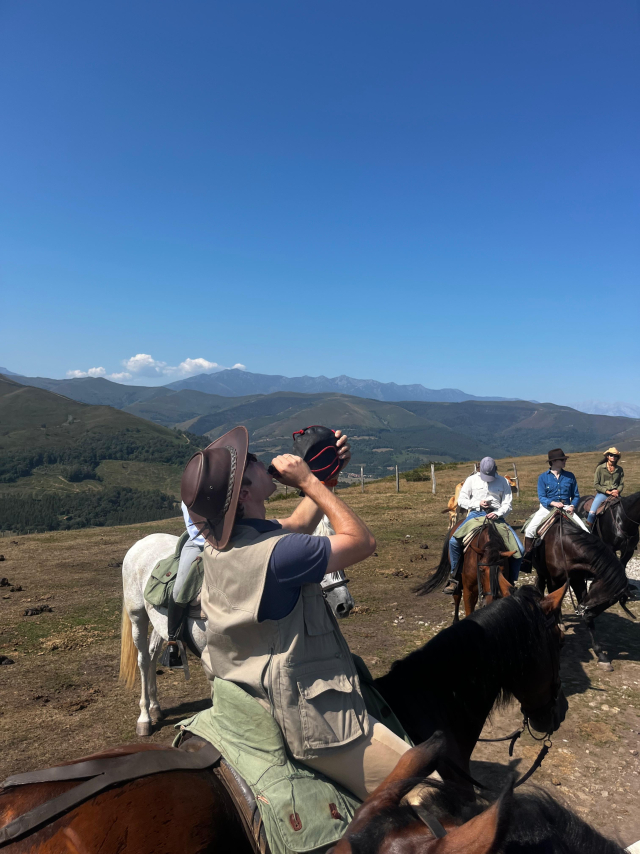  Weinverkostung zu Pferd