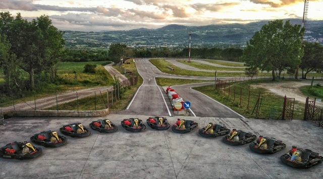 Kartfahren in der Provinz Benevento im Doppelschichtbetrieb