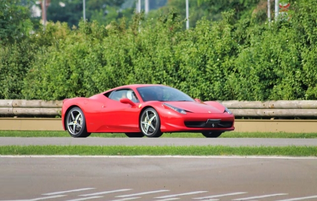 Drei Runden im Ferrari F458 auf der Pista Azzurra 2 Stunden