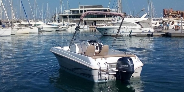Alquiler de barco sin licencia en Loano durante 8 horas