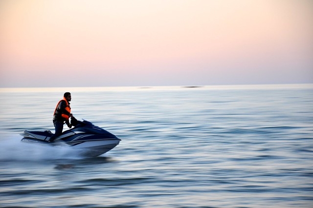 Ruta en moto de agua con patrón en Monopoli 30 min