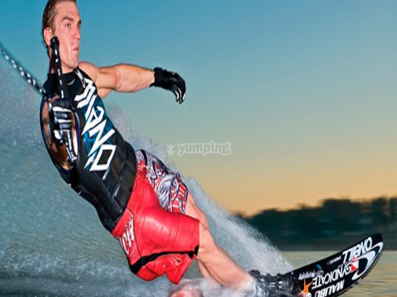 5 sesiones de wakeboard en la costa de Marbella 1h desde 200€