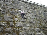 Escalando el muro artificial