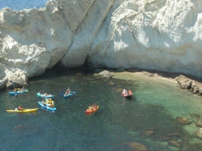 Ruta en Kayak desde la playa de Agua Amarga