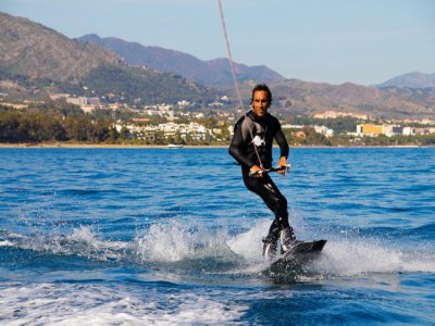 Sesión de wakeboard en costa de Marbella, 15 min.