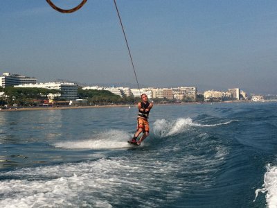 2 horas con wakeboard, esquí e hinchables, 5 pax.