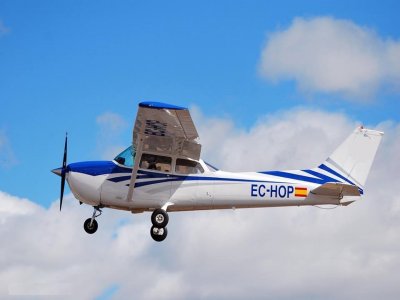 Curso de vuelo en avioneta, teoría y 15h de vuelo