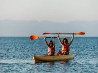  Kayaking with the family 