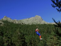  Hängend an der Seilrutsche 