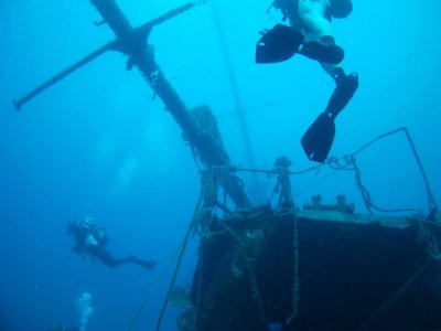 10 dives and 5 nights of accommodation
