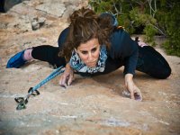 ragazza arrampicata 