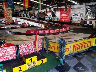 Vola un kart a Granada 16 minuti