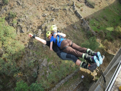 Tandem bungee jumping for two, in Madrid.