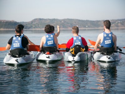 Navegar en kayak Embalse de la Breña y comida 5h.
