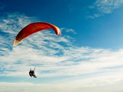 Vuelo en parapente en Cabañas de la Sagra, 20 min.