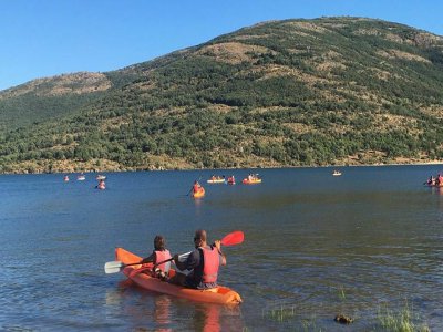 Clase de iniciación de Kayak en Lozoya 2 horas