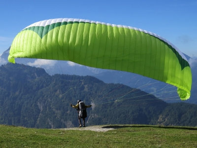 Vol en parapente à Playa de las Catedrales