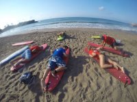 Tumbados sobre las tablas