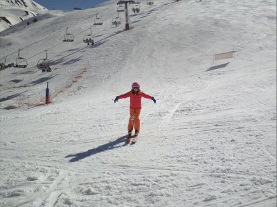 Clases grupales de esquí niños en Astún 1h