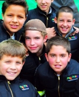 Los niños se divierten con el paintball