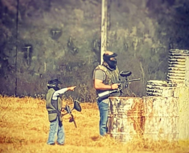 Guay e hijo acordando la estrategia