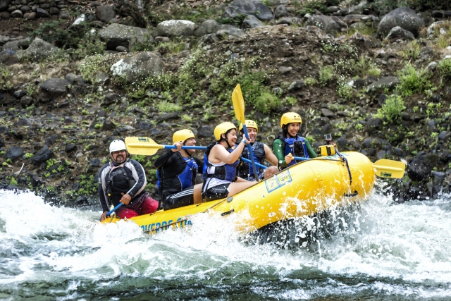 Diversión extrema en balsa